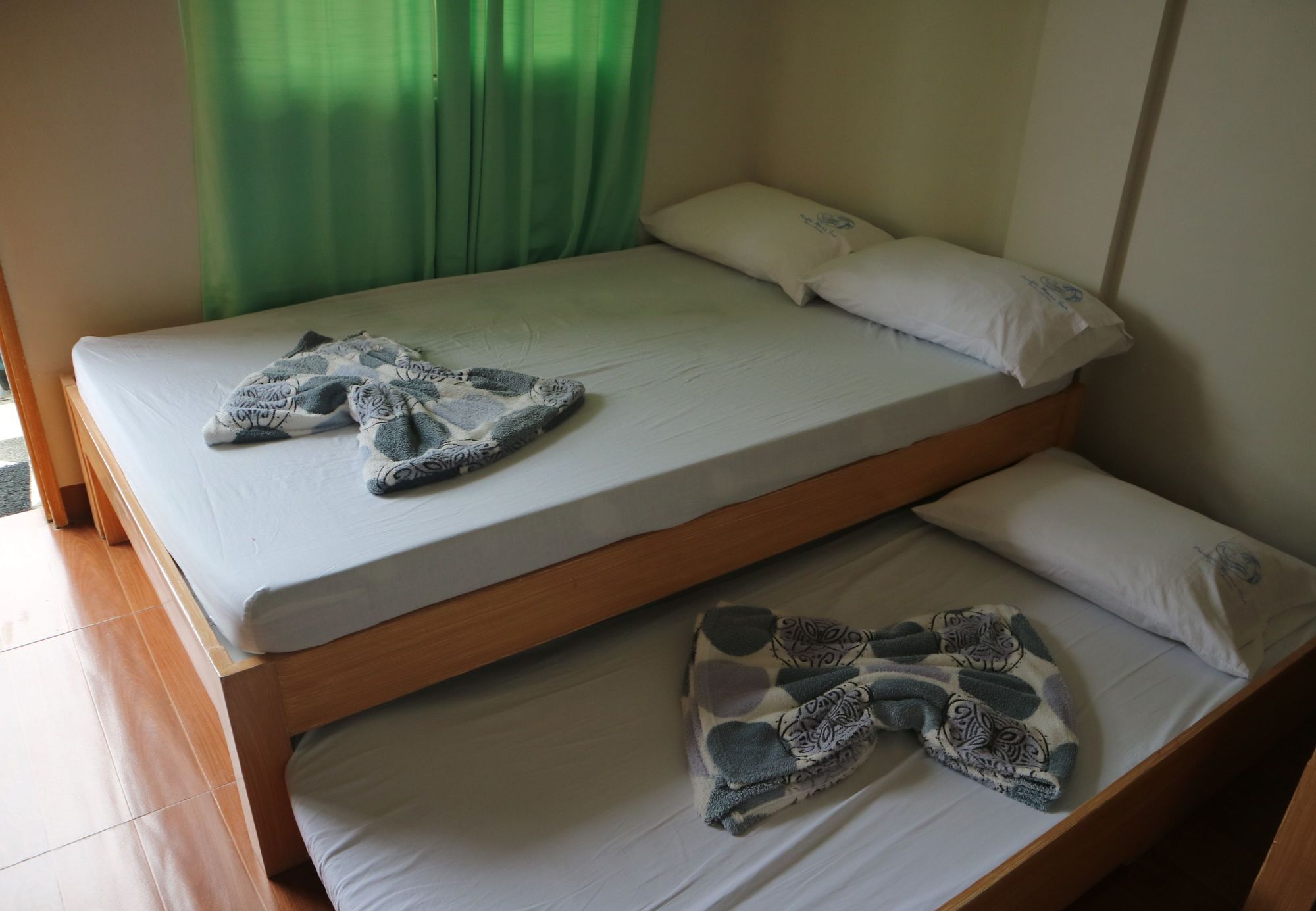 באלר Pacific Waves Inn מראה חיצוני תמונה