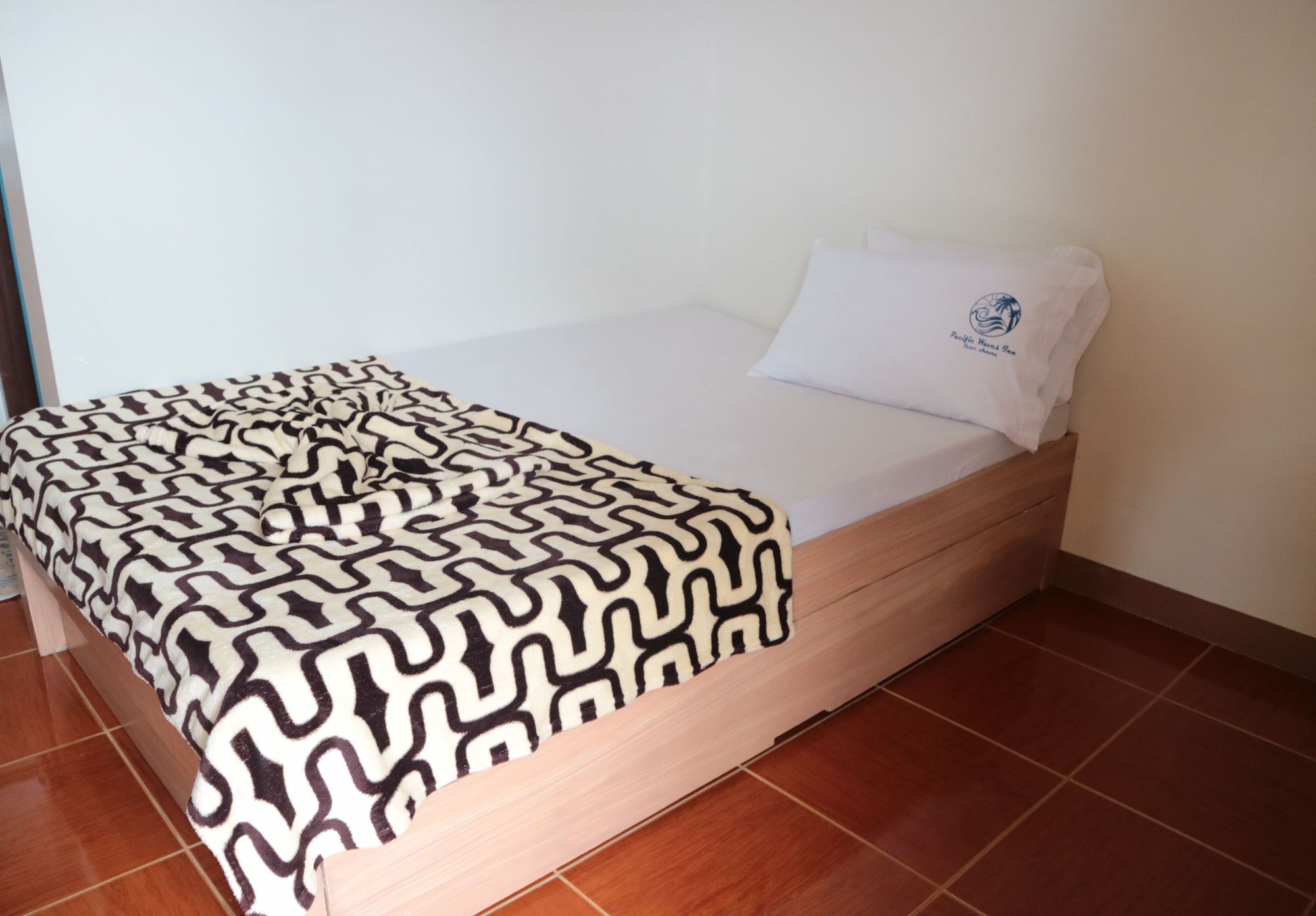 באלר Pacific Waves Inn מראה חיצוני תמונה