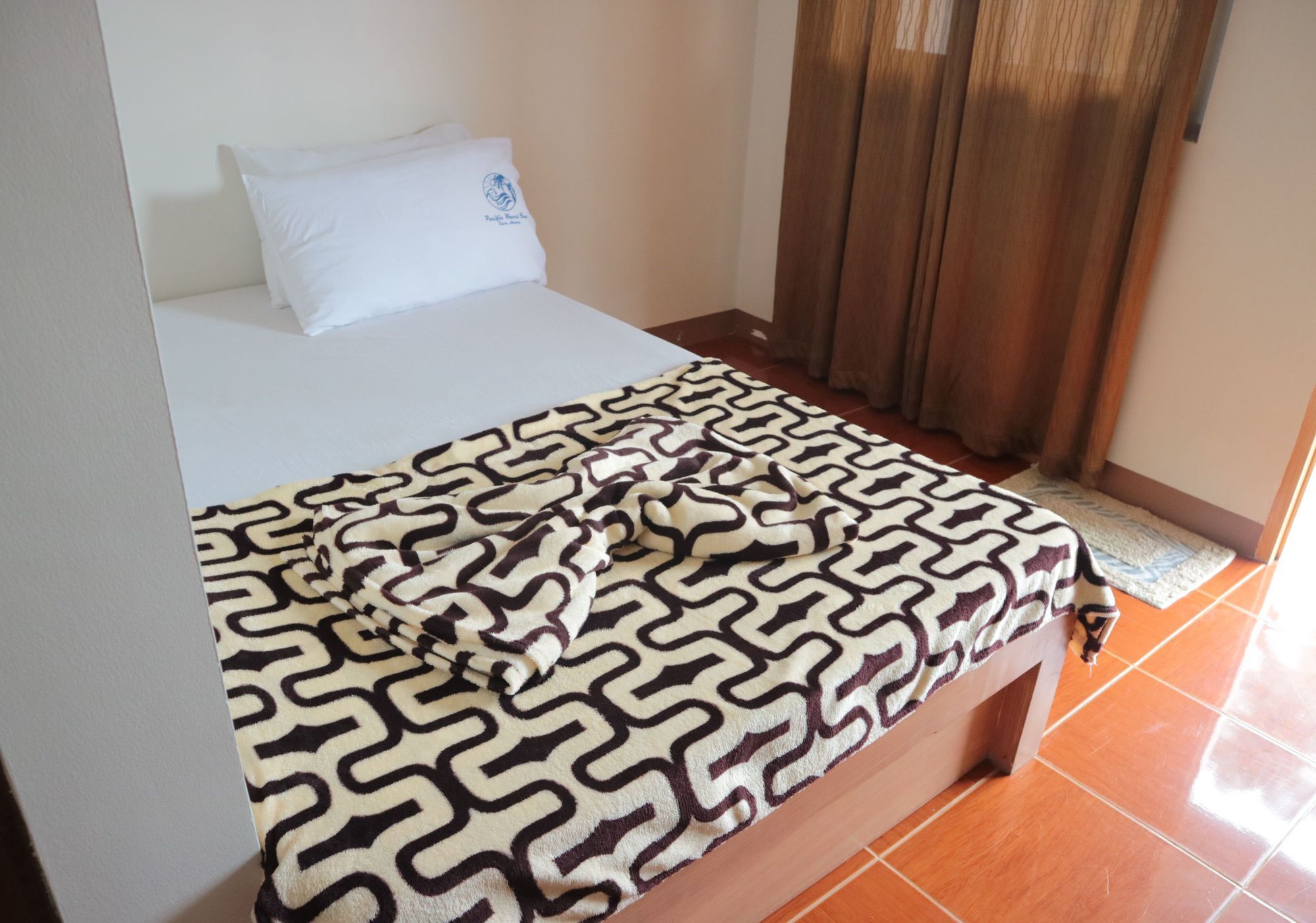 באלר Pacific Waves Inn מראה חיצוני תמונה