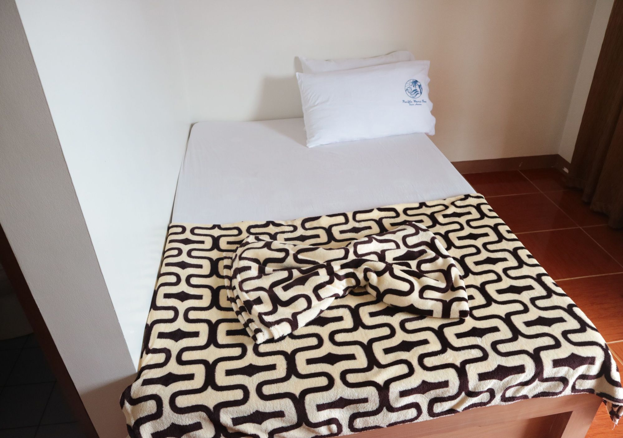 באלר Pacific Waves Inn מראה חיצוני תמונה